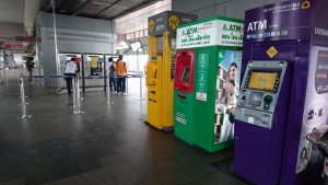Geldautomat in der U-Bahn in Bangkok