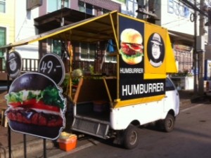 ein ganz spezieller Hamburger-Stand in Mae Sai, Thailand
