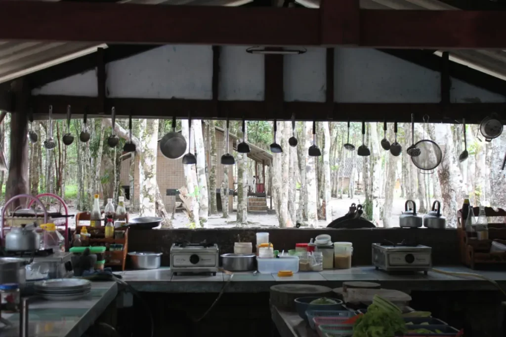 Eine Küche in einem Resort auf Koh Chang