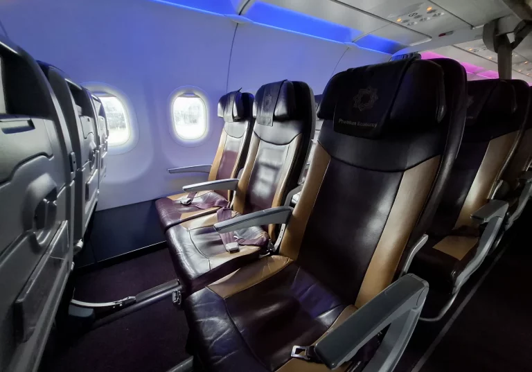 Sitze in der Premium Economy von Air India auf der Strecke Bangkok - Dehli