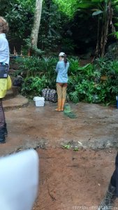 Netflix Thai Cave Rescue - Yaya betet zum Schutzgeist des Berges Doi Nang Non
